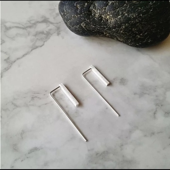 Women 925 Sterling Silver Plated Stud Earring - Picture 3 of 5